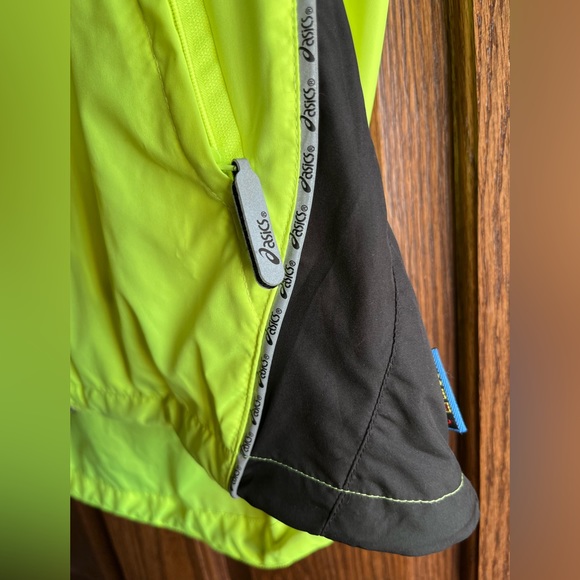 ASICS vest - Picture 2 of 7